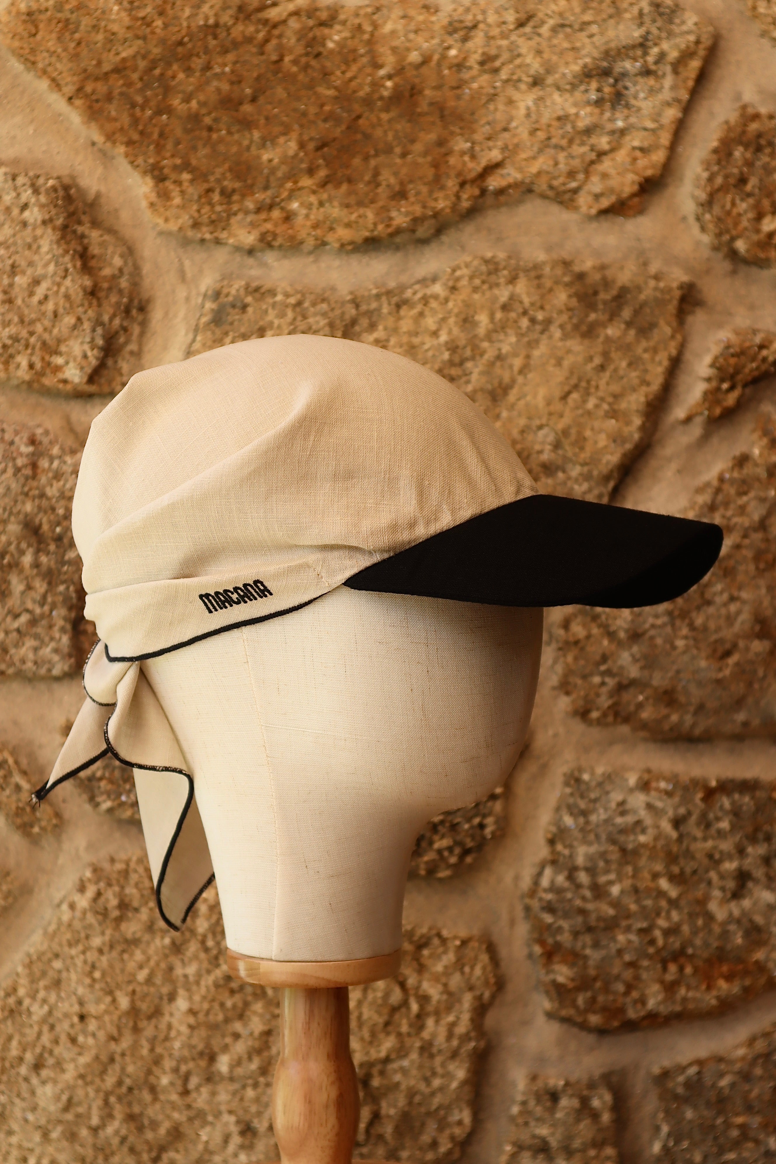 Visera Macana Beige y Negro