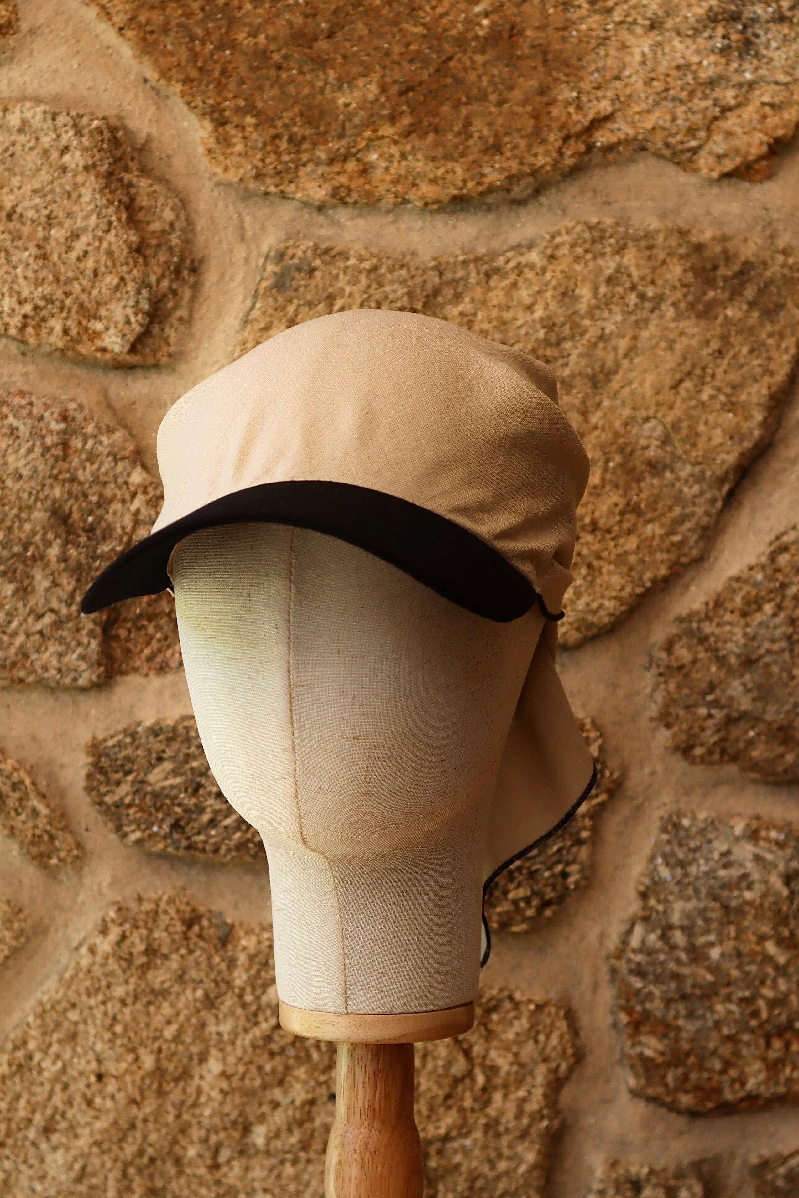 Visera Macana Beige y Negro