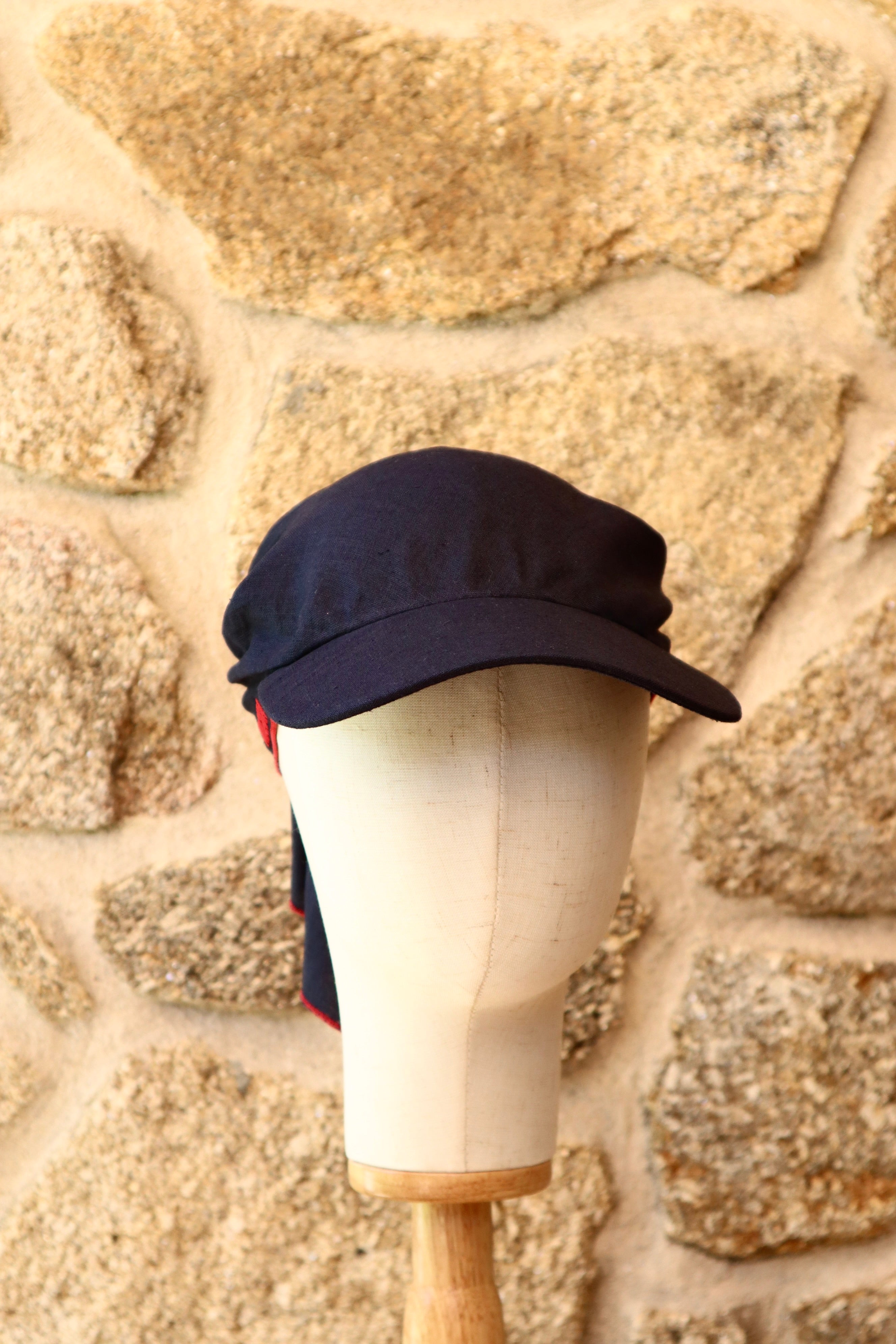 Visera Macana Azul con Rojo